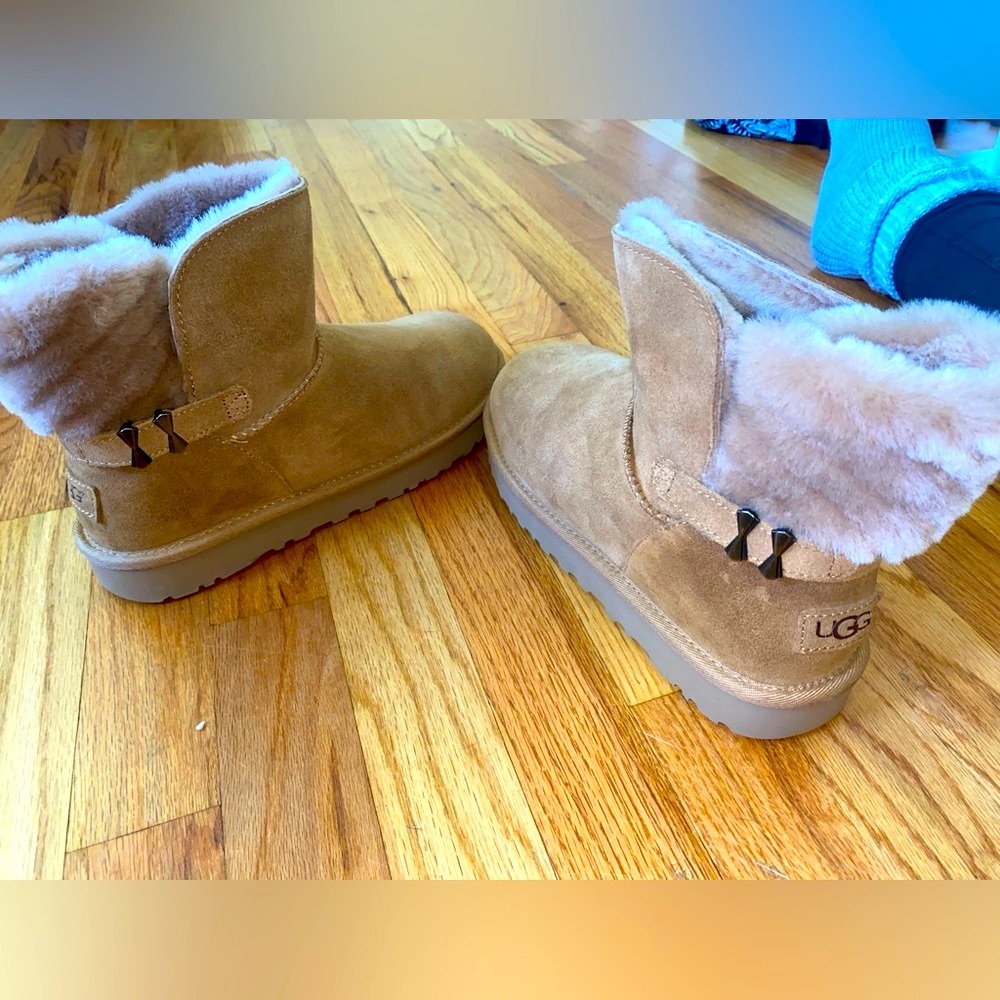 UGG Adria Short/Ankle Chestnut Brown Suede Boots Size 8 Brand New